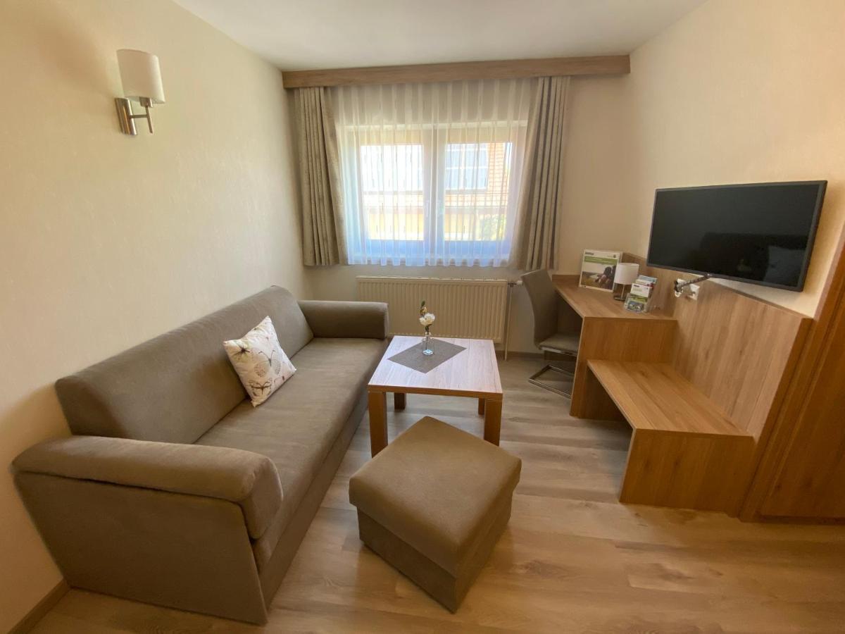 Privatzimmer Und Ferienwohnungen Leeb Persenbeug Esterno foto