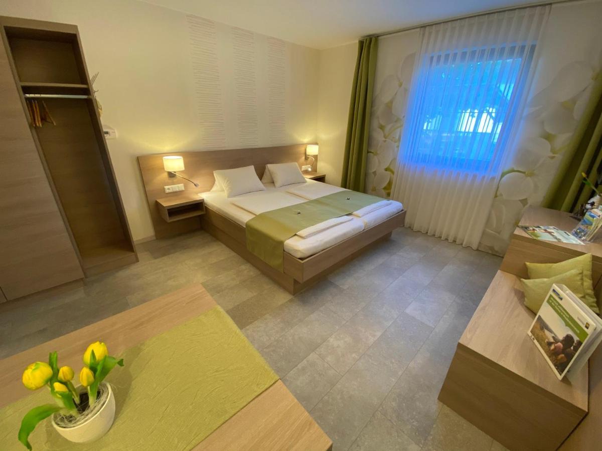 Privatzimmer Und Ferienwohnungen Leeb Persenbeug Esterno foto