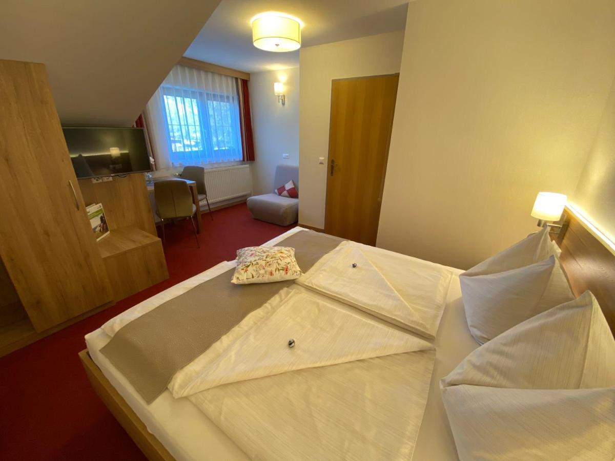 Privatzimmer Und Ferienwohnungen Leeb Persenbeug Esterno foto