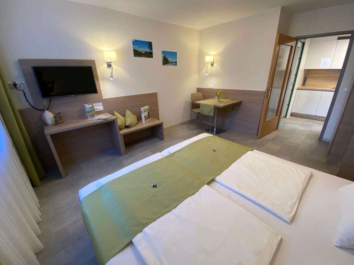 Privatzimmer Und Ferienwohnungen Leeb Persenbeug Esterno foto