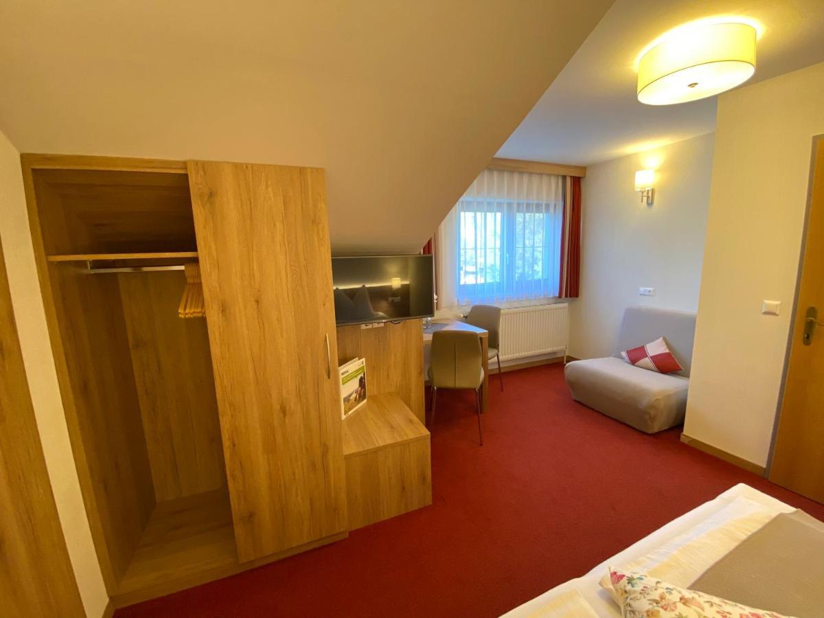 Privatzimmer Und Ferienwohnungen Leeb Persenbeug Esterno foto