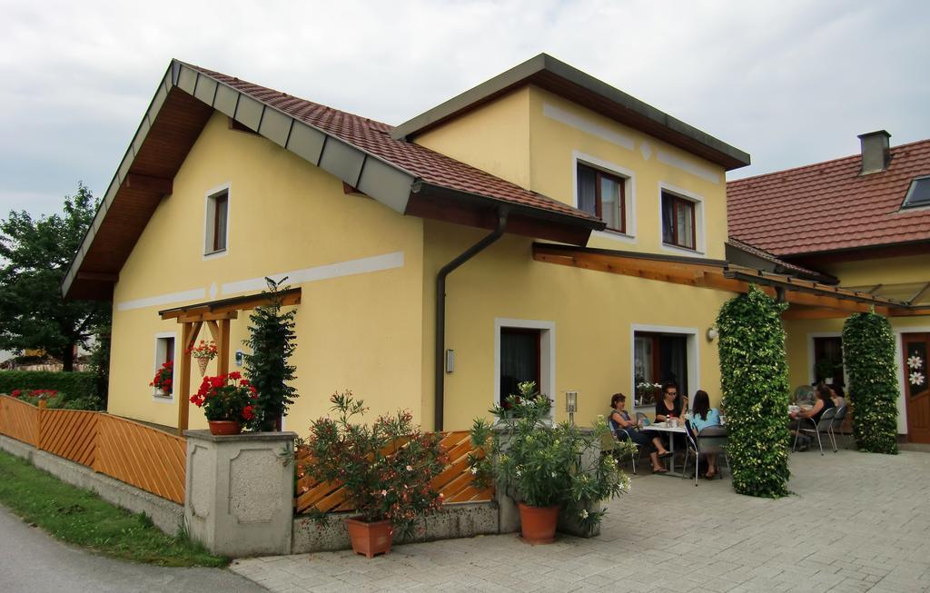 Privatzimmer Und Ferienwohnungen Leeb Persenbeug Esterno foto