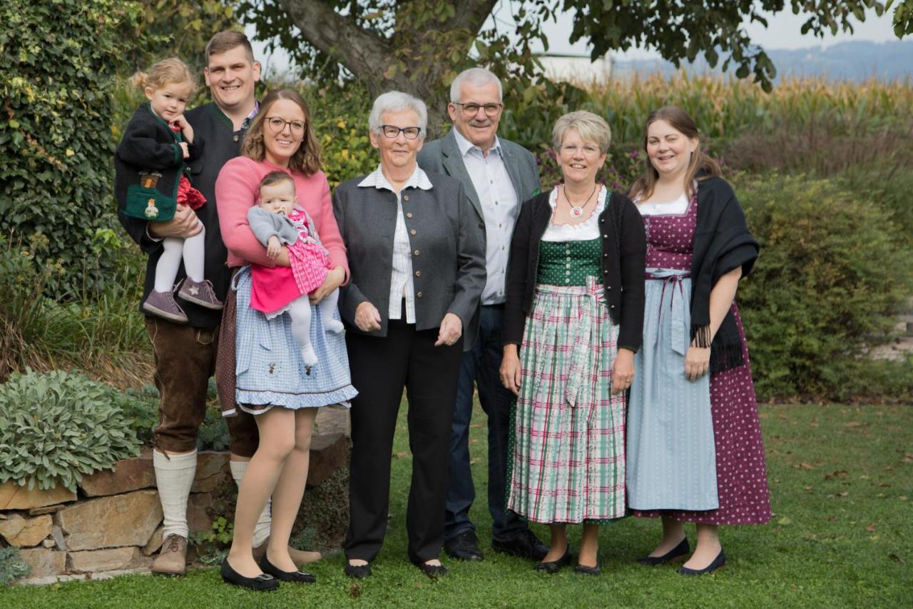 Privatzimmer Und Ferienwohnungen Leeb Persenbeug Esterno foto