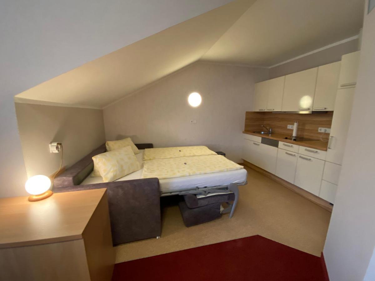Privatzimmer Und Ferienwohnungen Leeb Persenbeug Esterno foto