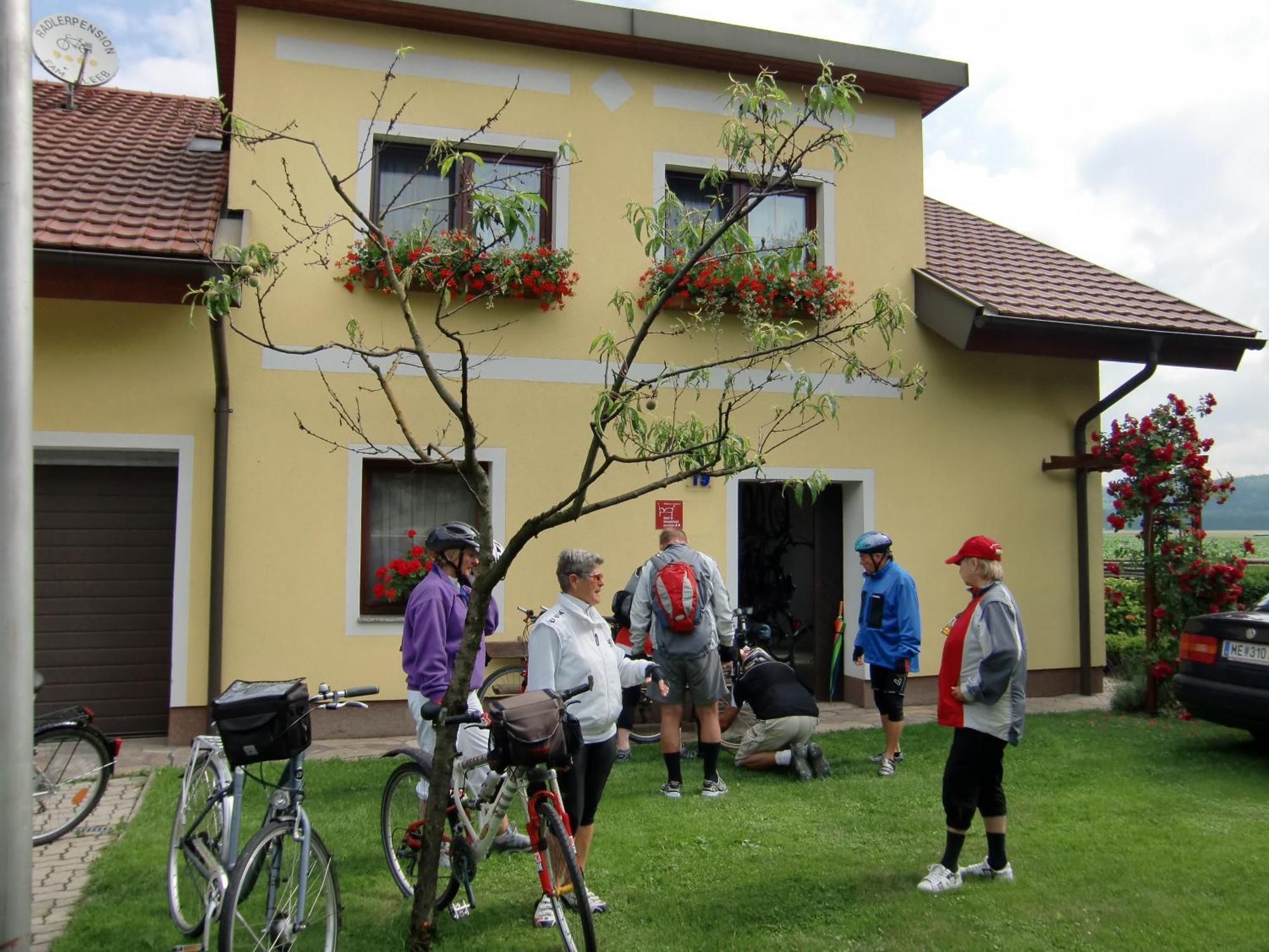 Privatzimmer Und Ferienwohnungen Leeb Persenbeug Esterno foto