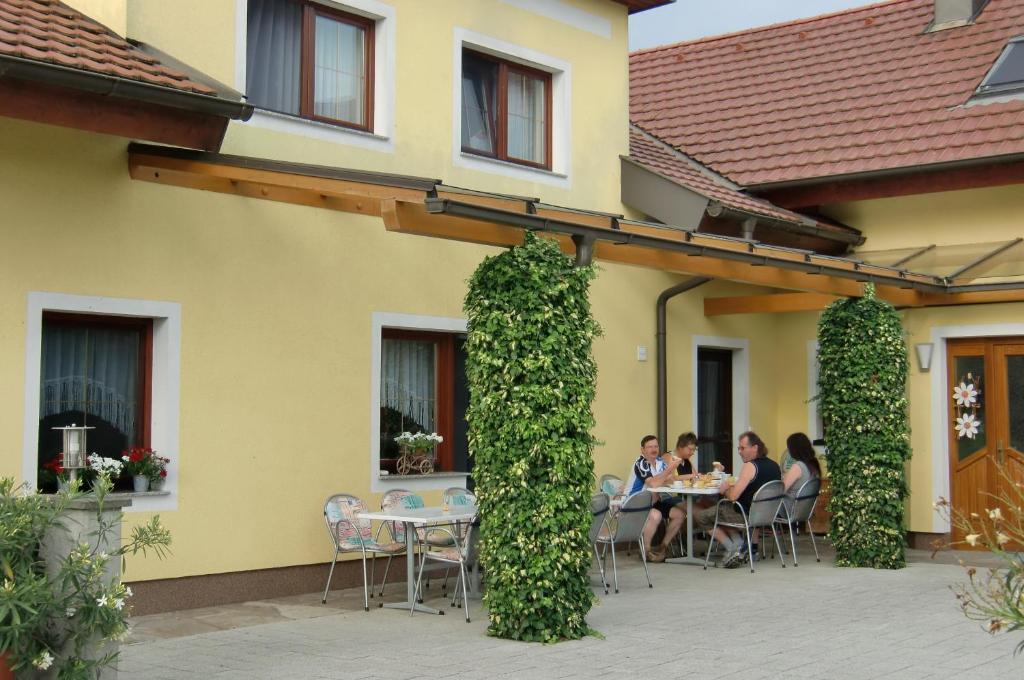 Privatzimmer Und Ferienwohnungen Leeb Persenbeug Esterno foto