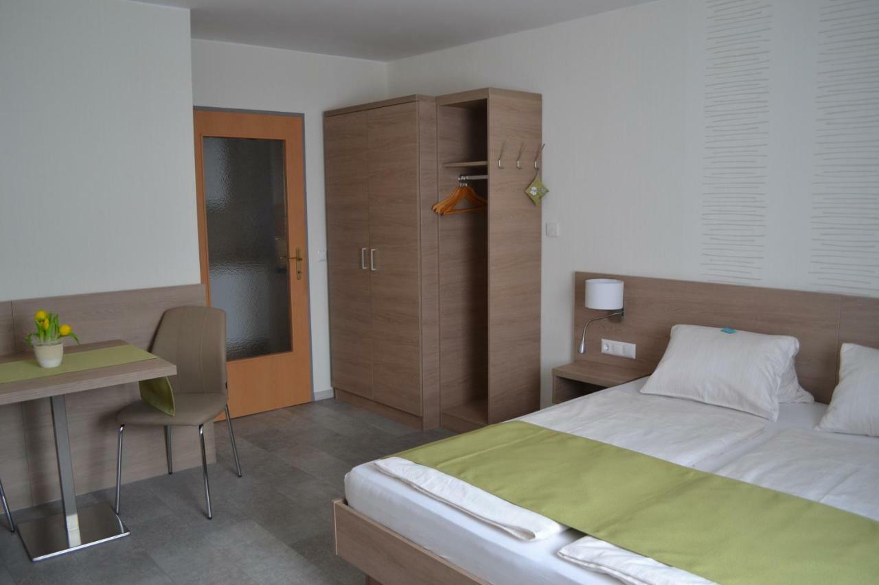 Privatzimmer Und Ferienwohnungen Leeb Persenbeug Esterno foto