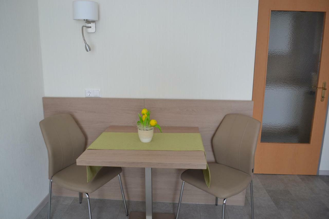Privatzimmer Und Ferienwohnungen Leeb Persenbeug Esterno foto